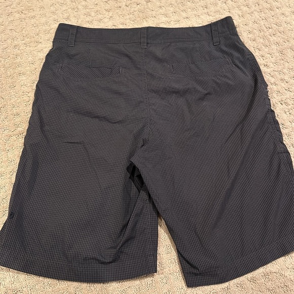 Lululemon men’s shorts size 34 - Picture 5 of 6